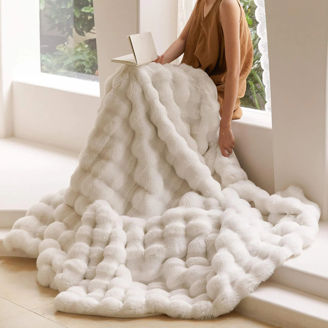 Luxury Plush Faux Fur Throw Blanket, Long Pile White Throw Blanket, Super  Warm, Fuzzy, Elegant, Fluffy Decoration Blanket Scarf for Sofa, Armchair